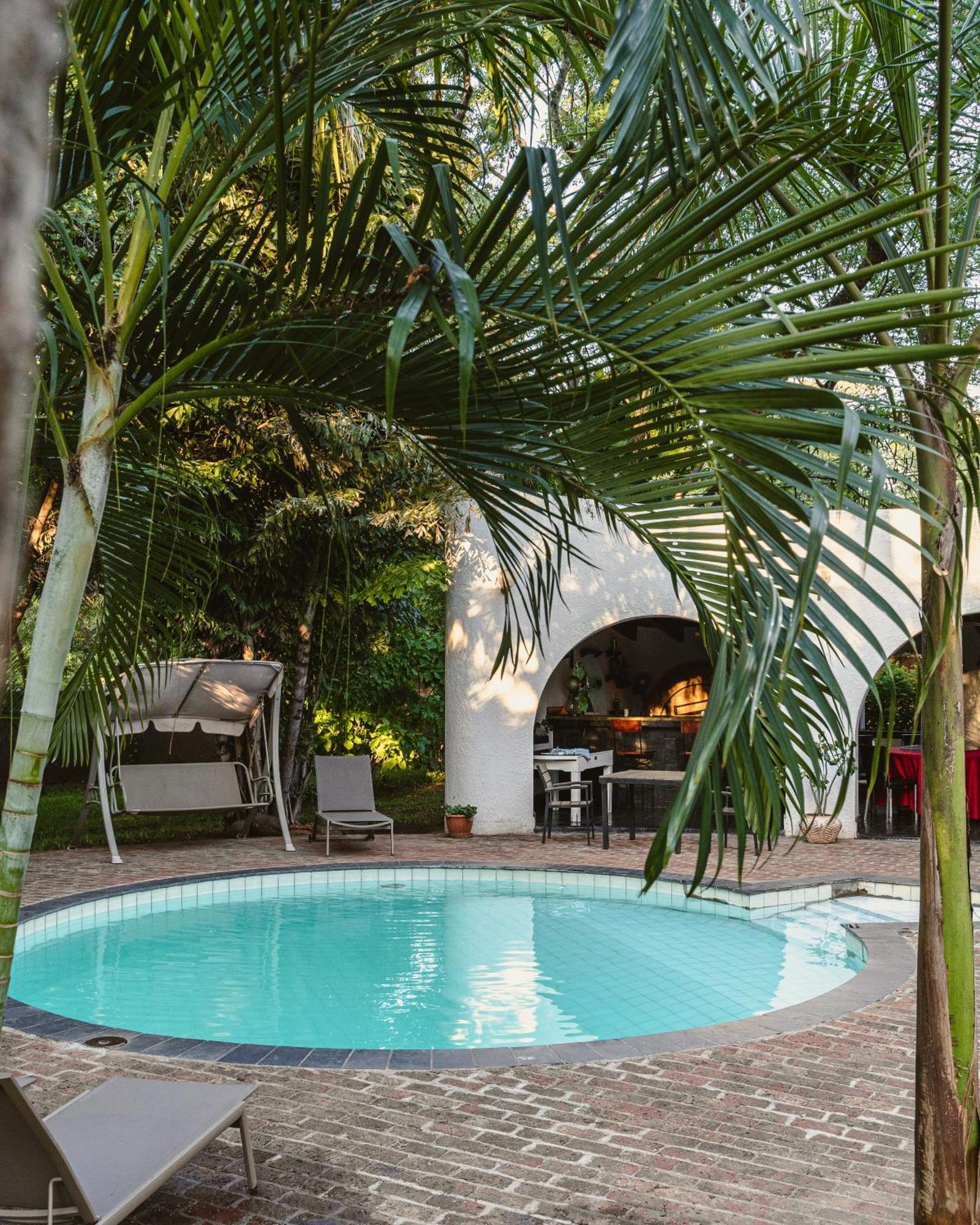 Jacaranda Lodge Victoria Falls Extérieur photo