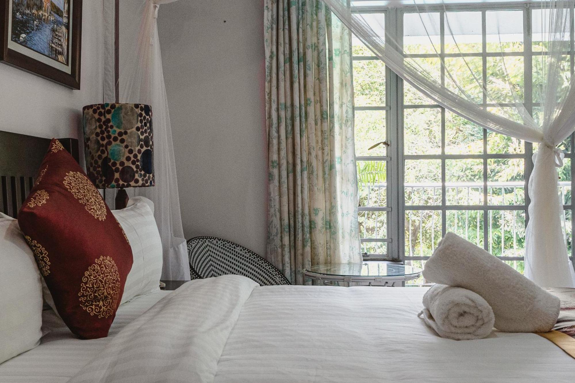 Jacaranda Lodge Victoria Falls Extérieur photo